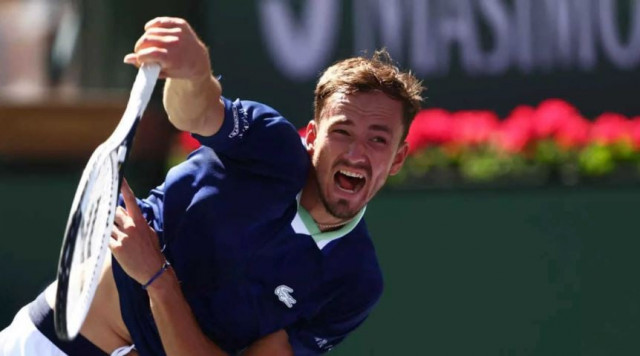 medvedev loses number one ranking