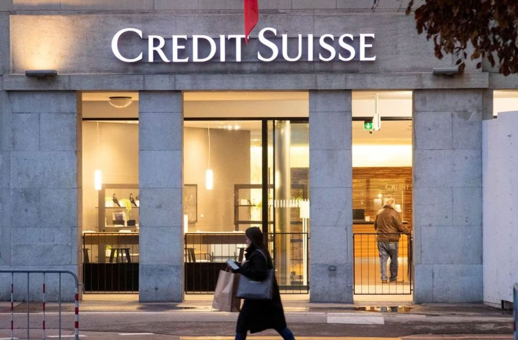 the logo of swiss bank credit suisse is seen in front of a branch office in bern switzerland november 29 2022 photo reuters