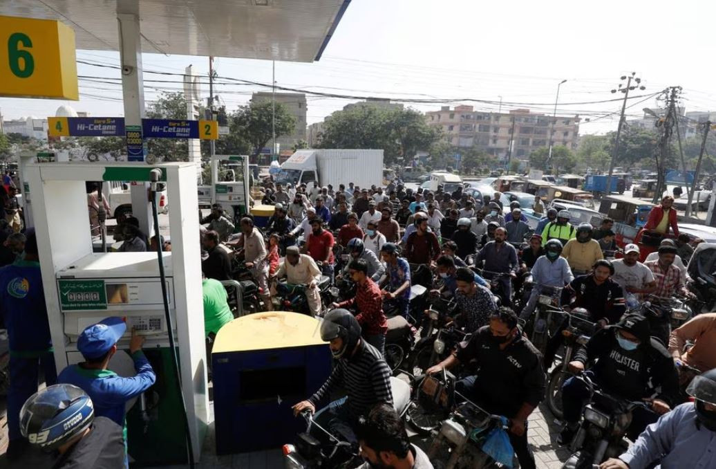 people on motorcycles wait for their turn to get petrol at a petrol station after pakistan petroleum dealers association ppda announced a countrywide strike in karachi pakistan november 25 2021 photo reuters