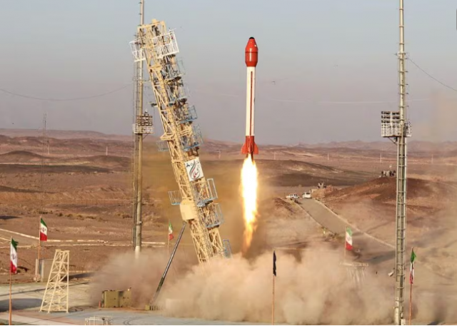 iran sends up rocket with test living capsule iran sends up rocket with test living capsule