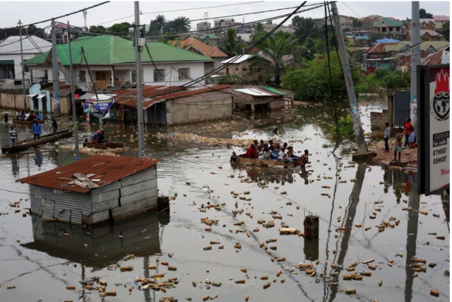 people use a makeshift boat to move after the congo river rises to its highest level causing flooding kinshasa democratic republic of congo january 10 2024 photo reuters people use a makeshift boat to move after the congo river rises to its highest level causing flooding kinshasa democratic republic of congo january 10 2024 photo reuters