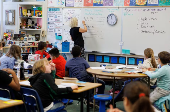 upper multi aged teacher of grades 4 to 6 at orangethorpe elementary school pamela keller teaches students cursive writing at orangethorpe elementary school in fullerton california u s january 23 2024 photo reuters