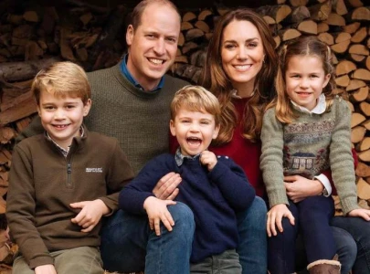 prince william takes time off for easter flies to anmer hall with kate middleton and kids