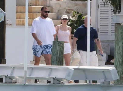 photos of taylor swift and travis kelce holding hands on bahamas getaway revealed