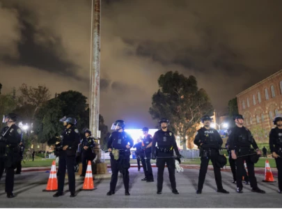 ucla campus protests over gaza war erupt into violent clashes between rival groups