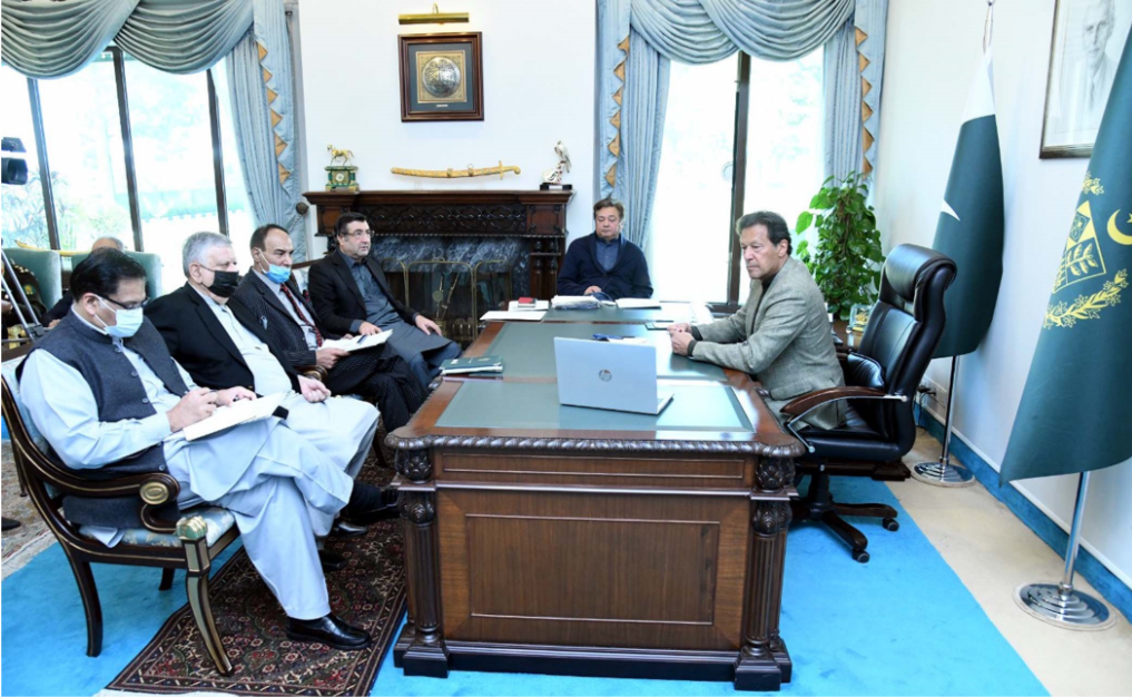 pm imran khan chairing a meeting of roshan digital accounts