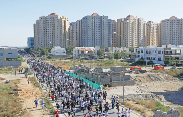 thousands take part in karachi marathon thousands take part in karachi marathon