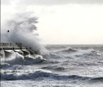 storm arwen cuts power for tens of thousands of britons