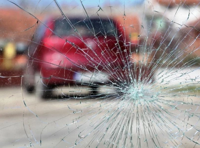 one dies five hurt in car crash