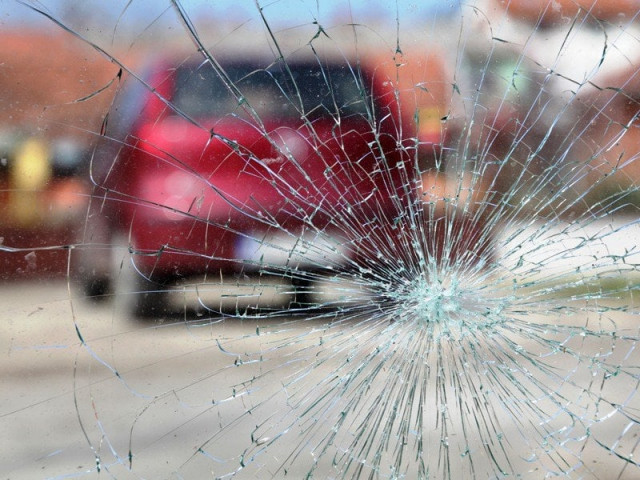 one dies five hurt in car crash one dies five hurt in car crash