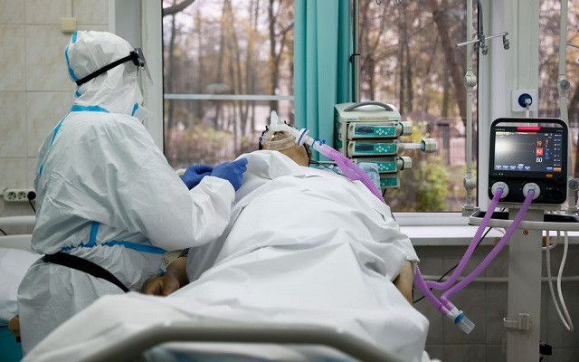 a medical specialist takes care of a patient at the city clinical hospital number 52 where people suffering from the coronavirus disease covid 19 are treated in moscow russia october 21 2021 photo reuters