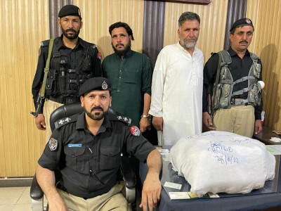 peshawar sho his constable son caught smuggling heroin peshawar sho his constable son caught smuggling heroin