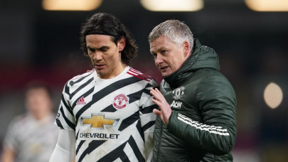 cavani does not want to extend stay at man united says father cavani does not want to extend stay at man united says father