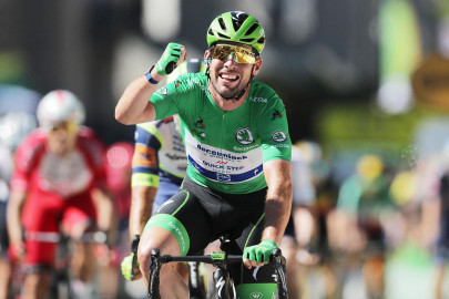 cavendish makes tour de france history