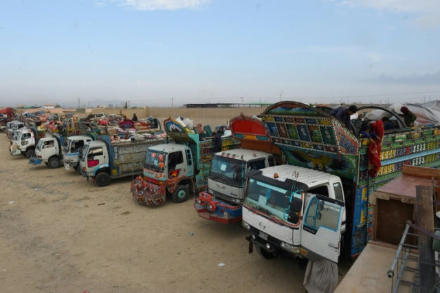 border trade halts after pakistan imposes restrictions on afghans border trade halts after pakistan imposes restrictions on afghans