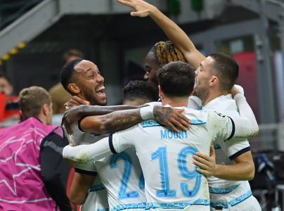 chelsea beat 10 man milan to top group e chelsea beat 10 man milan to top group e