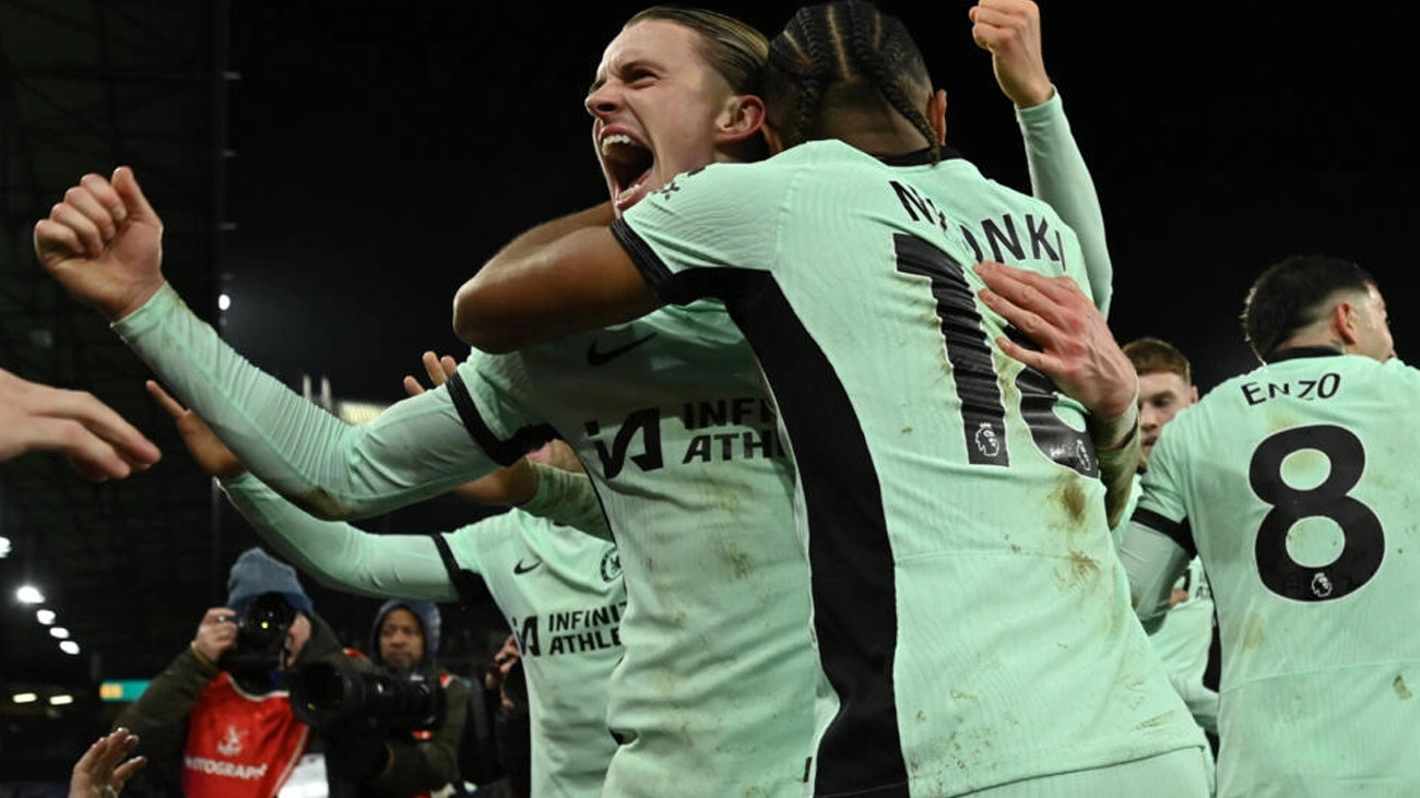 back on track conor gallagher left scored twice in chelsea s 3 1 win at crystal palace photo afp