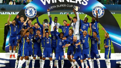 kepa hands chelsea uefa super cup trophy kepa hands chelsea uefa super cup trophy