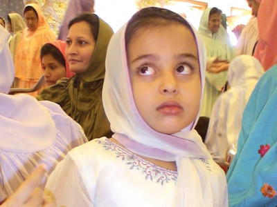 karachi s bohras attend broadcast of syedna muhammad burhanuddin s sermon karachi s bohras attend broadcast of syedna muhammad burhanuddin s sermon