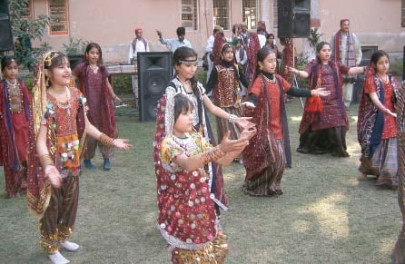 snakes turn up to celebrate culture in sukkur with heaps of charm