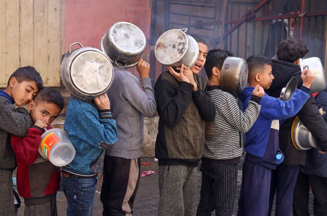 palestinian children carry pots as they queue to receive food cooked by a charity kitchen amid shortages in food supplies in rafah in the southern gaza strip december 14 2023 photo reuters palestinian children carry pots as they queue to receive food cooked by a charity kitchen amid shortages in food supplies in rafah in the southern gaza strip december 14 2023 photo reuters