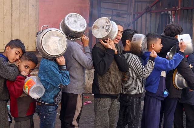 Gaza children dizzy from hunger as war impedes food deliveries