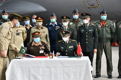 china donates covid 19 vaccines to pakistan army