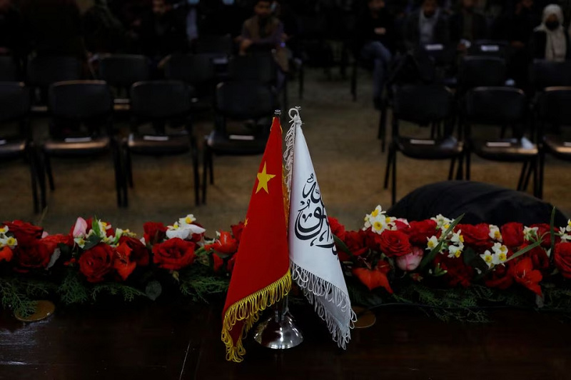 the flags of the china and the islamic emirate of afghanistan are displayed during a news conference held by afghan deputy prime minister mullah abdul ghani baradar and wang yu china s ambassador in afghanistan in kabul afghanistan january 5 2023 photo reuters