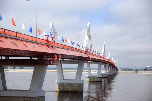 bridge linking russian city of blagoveshchensk to the chinese city of heihe across the amur river is just over one kilometre long photo afp bridge linking russian city of blagoveshchensk to the chinese city of heihe across the amur river is just over one kilometre long photo afp