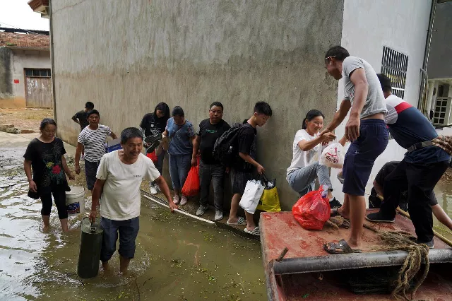 residents stranded by flood waters line up to get on a boat to evacuate the flood hit village in poyang county jiangxi province photo reuters residents stranded by flood waters line up to get on a boat to evacuate the flood hit village in poyang county jiangxi province photo reuters