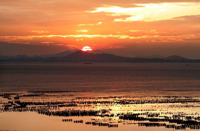 the sun sets over china s southeastern coast of fujian as seen from taiwan s frontline island of kinmen on september 11 2004 photo reuters the sun sets over china s southeastern coast of fujian as seen from taiwan s frontline island of kinmen on september 11 2004 photo reuters