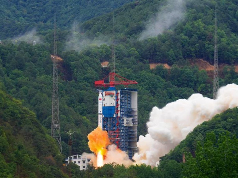 a long march 2d carrier rocket carrying the yaogan 42 02 satellite blasts off from the xichang satellite launch centre in southwest china s sichuan province april 21 2024 photo xinhua