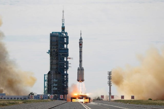 the long march 2f y12 rocket carrying the shenzhou 12 spacecraft and three astronauts takes off from jiuquan satellite launch center for china s first manned mission to build its space station near jiuquan gansu province china june 17 2021 photo reuters the long march 2f y12 rocket carrying the shenzhou 12 spacecraft and three astronauts takes off from jiuquan satellite launch center for china s first manned mission to build its space station near jiuquan gansu province china june 17 2021 photo reuters