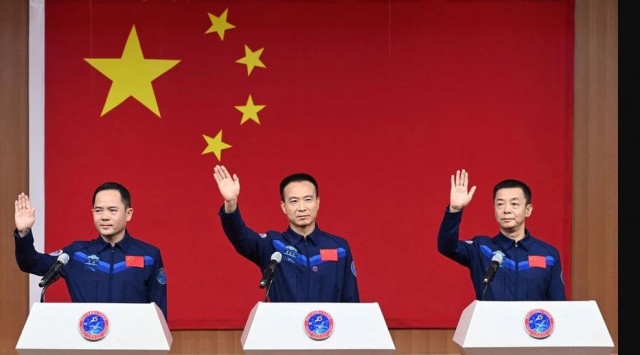 astronauts fei junlong deng qingming and zhang lu attend a news conference before the shenzhou 15 spaceflight mission to build china s space station at jiuquan satellite launch centre near jiuquan gansu province china november 28 2022 photo reuters astronauts fei junlong deng qingming and zhang lu attend a news conference before the shenzhou 15 spaceflight mission to build china s space station at jiuquan satellite launch centre near jiuquan gansu province china november 28 2022 photo reuters