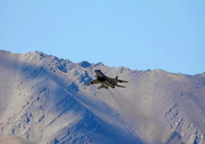 an indian fighter plane flies over a mountain range in leh in the ladakh region september 9 2020 photo reuters an indian fighter plane flies over a mountain range in leh in the ladakh region september 9 2020 photo reuters