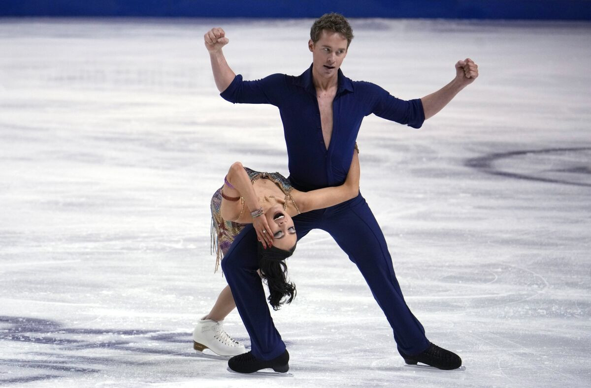 Photo of Chock and Bates finally win ice dance world gold