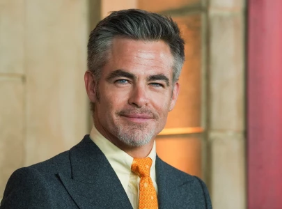 chris pine says losing his role in the o c because of acne gave him a little bit of ptsd