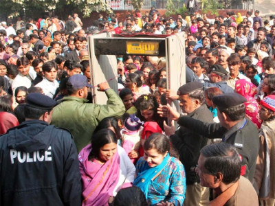 christmas security 5 000 cops guard churches