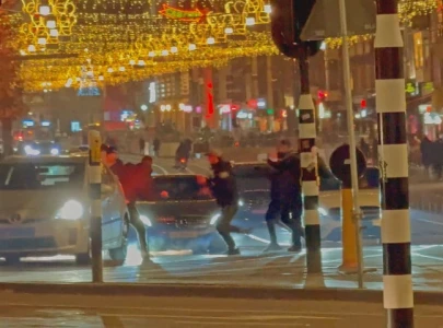 israeli football fans clash with protesters in amsterdam