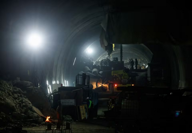 after machines fail rat miners to help rescue 41 men stuck in indian tunnel after machines fail rat miners to help rescue 41 men stuck in indian tunnel