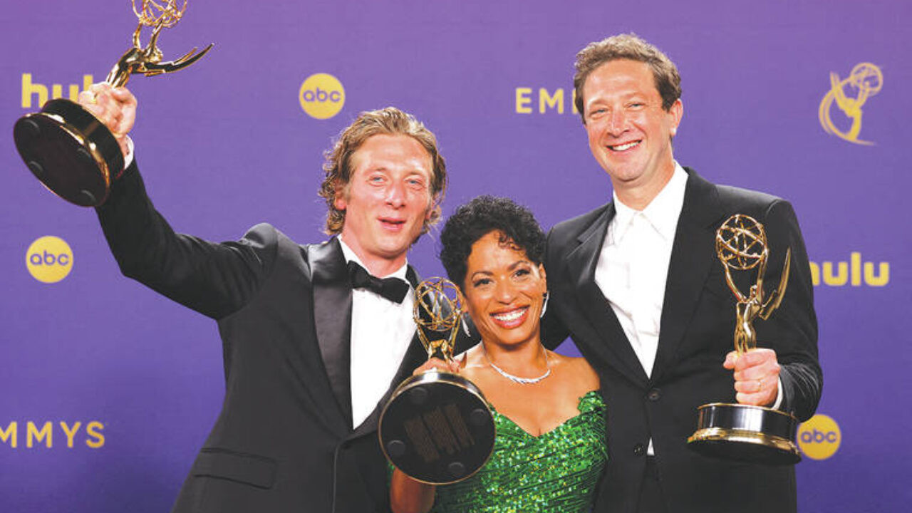 ebon moss bachrach winner of outstanding supporting actor in a comedy series liza colon zayas winner of the outstanding supporting actress in a comedy series and jeremy allen white winner of the outstanding lead actor in a comedy series award for the bear pose on september 15 at the 76th primetime emmy awards in los angeles calif photo reuters