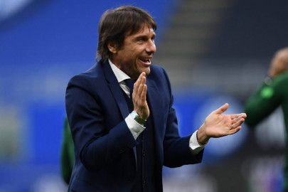 five goal inter celebrate serie a title with record 14th consecutive home win