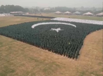 watch pakistan breaks indian record for largest human flag