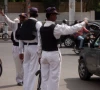 watch karachi district police officers misbehave with traffic cop