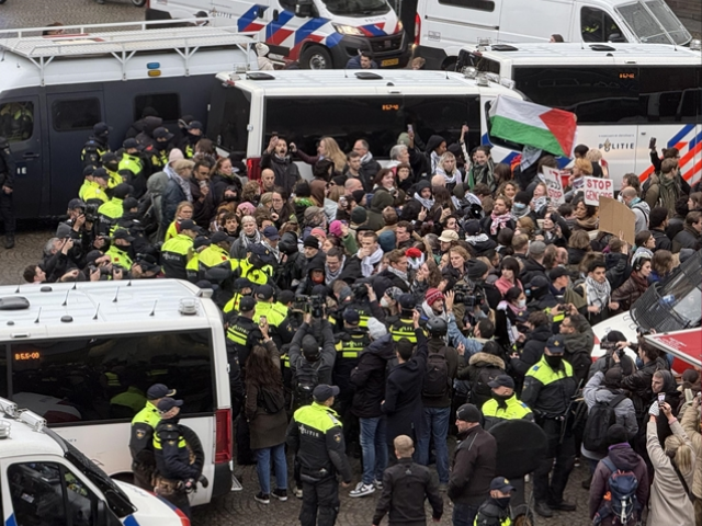 thousands in paris protest controversial gala organised by israel s far right