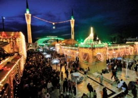 lahore police save six underage boys from abuse near data darbar