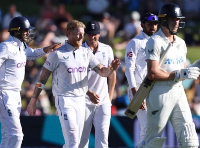 new zealand dominate with 340 run lead as england struggle in third test