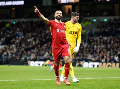 liverpool demolish tottenham 6 3 to extend premier league lead