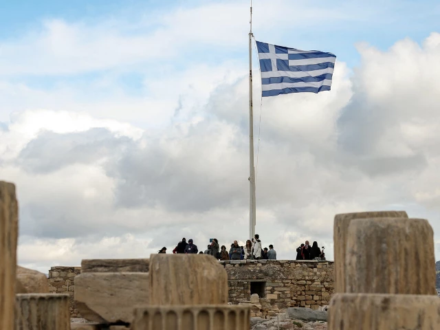 refugee child arrivals in greece reach crisis levels