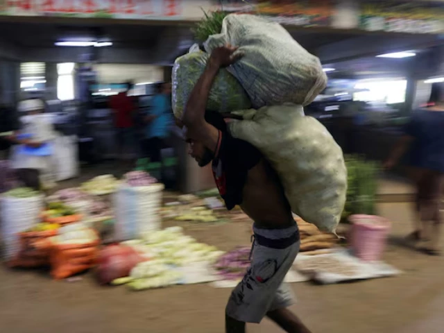sri lanka s inflation turns negative at  1 7 for november